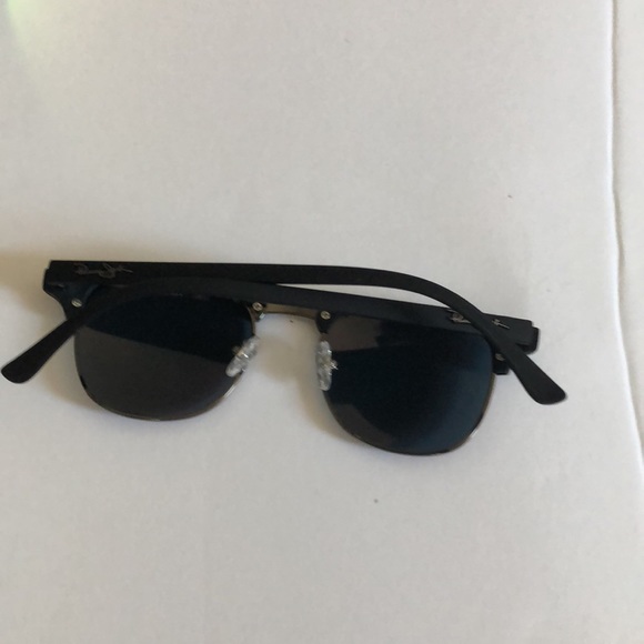 🏵2/$35🏵 Fashion Sunglasses - Picture 9 of 11